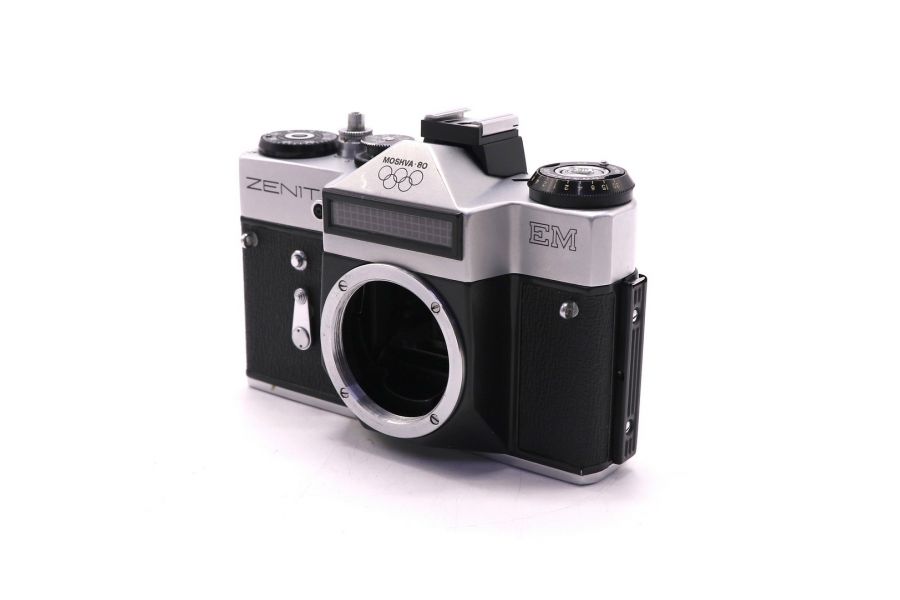 Зенит ЕМ silver Москва 80 body (СССР, 1977)