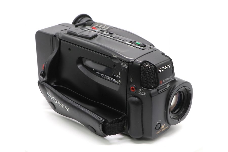 Видеокамера Sony CCD-TR305E