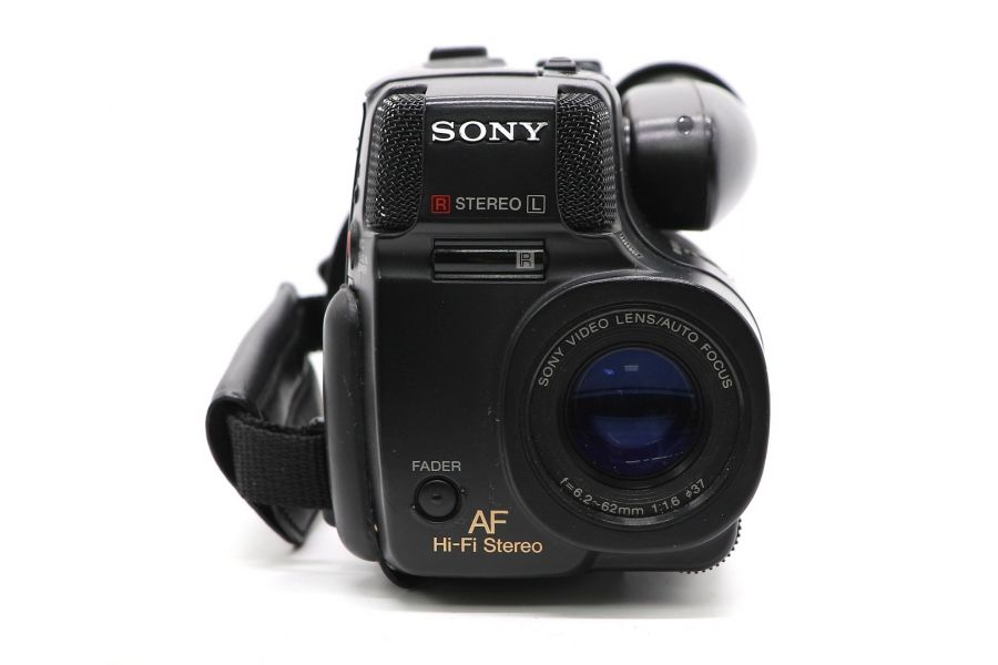 Видеокамера Sony CCD-TR305E