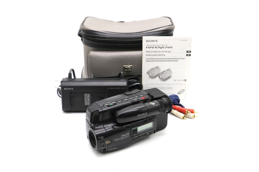 Видеокамера Sony CCD-TR305E