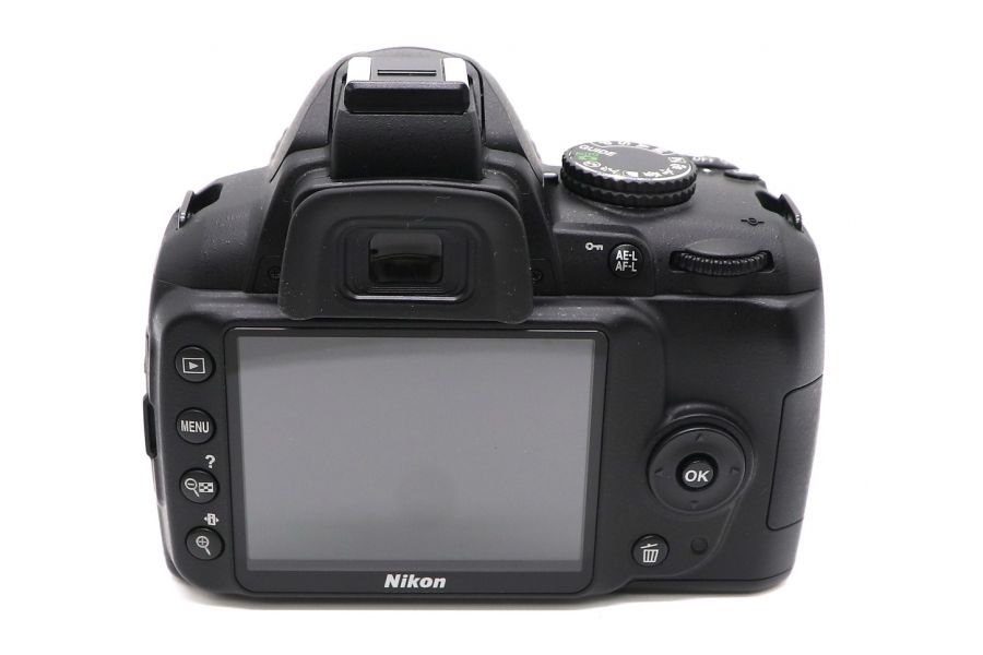Nikon D3000 kit в упаковке (пробег 870 кадров)