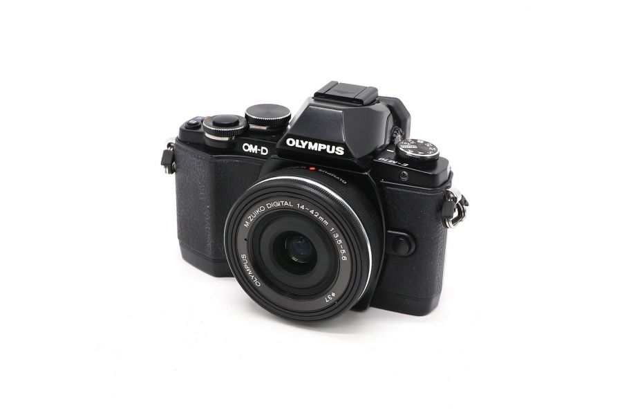 Olympus OM-D E-M10 kit в упаковке (Пробег 4000 кадров)