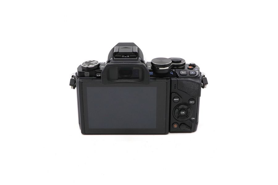 Olympus OM-D E-M10 kit в упаковке (Пробег 4000 кадров)