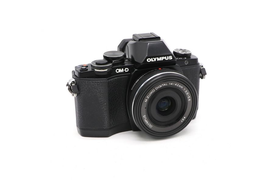 Olympus OM-D E-M10 kit в упаковке (Пробег 4000 кадров)