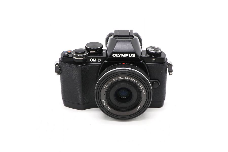 Olympus OM-D E-M10 kit в упаковке (Пробег 4000 кадров)