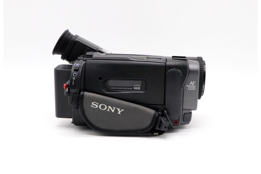 Видеокамера Sony CCD-TR2300E