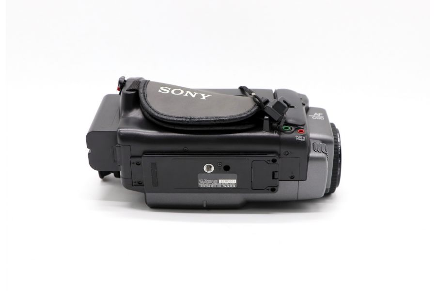 Видеокамера Sony CCD-TR2300E