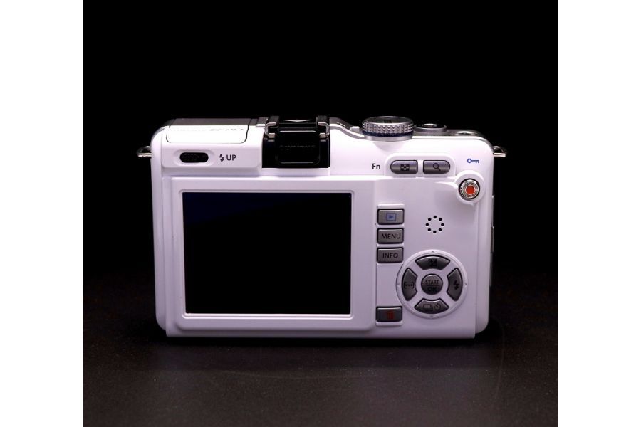 Olympus pen E-PL1 body (пробег 6665 кадров)