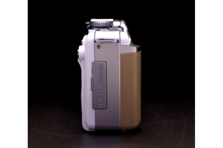 Olympus pen E-PL1 body (пробег 6665 кадров)