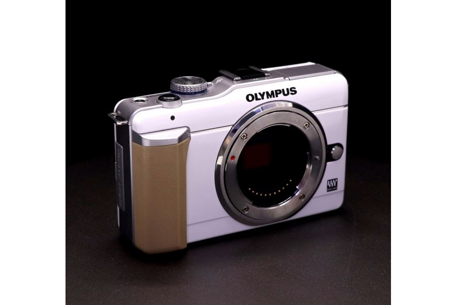Olympus pen E-PL1 body (пробег 6665 кадров)