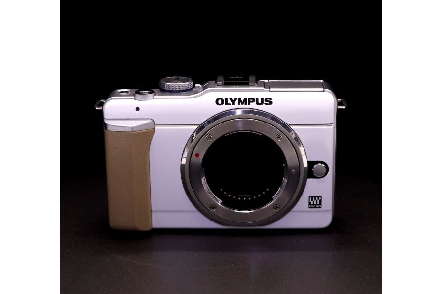 Olympus pen E-PL1 body (пробег 6665 кадров)