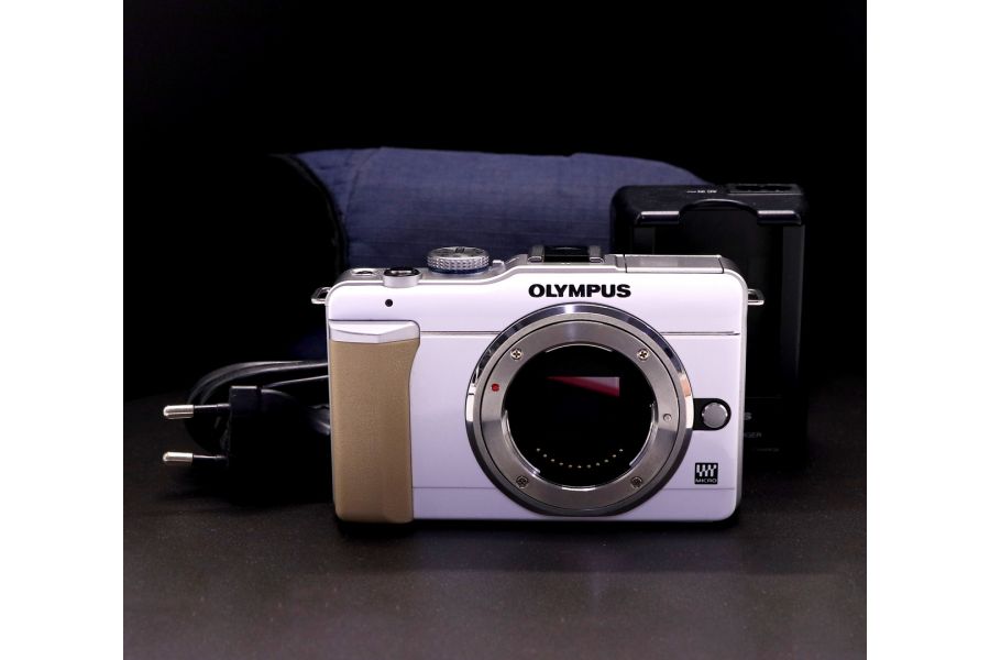 Olympus pen E-PL1 body (пробег 6665 кадров)