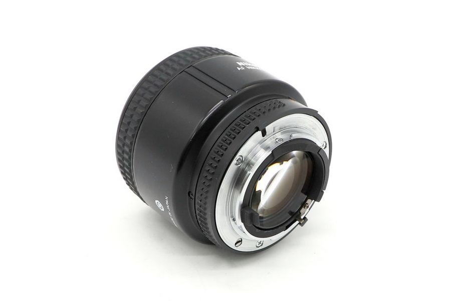 Nikon 85mm f/1.8D AF Nikkor светосильный объектив