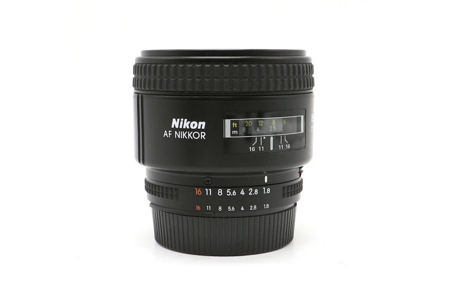 Nikon 85mm f/1.8D AF Nikkor светосильный объектив