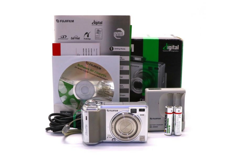 Fujifilm FinePix E550 в упаковке
