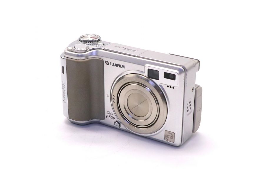 Fujifilm FinePix E550 в упаковке