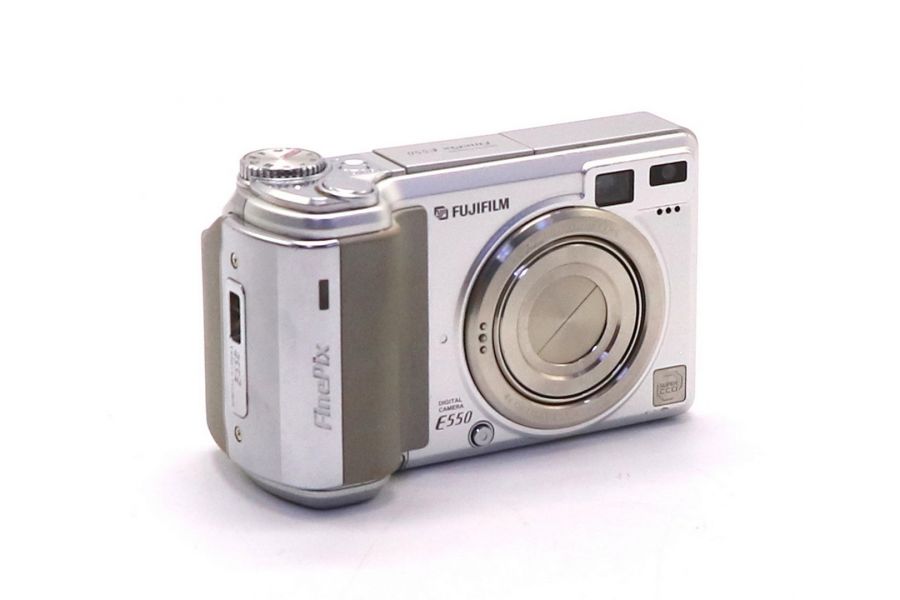 Fujifilm FinePix E550 в упаковке