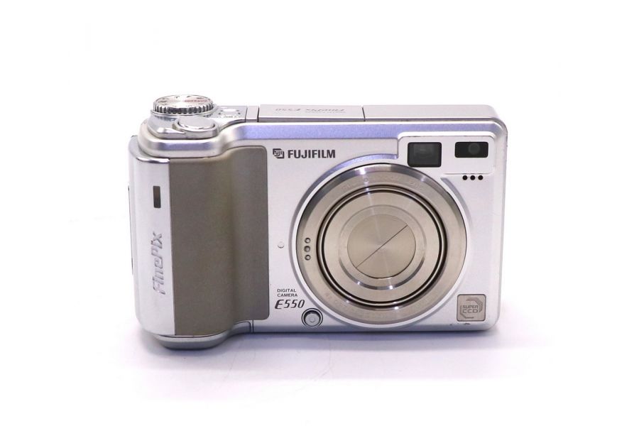 Fujifilm FinePix E550 в упаковке