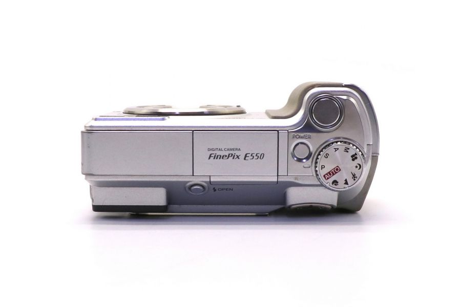 Fujifilm FinePix E550 в упаковке