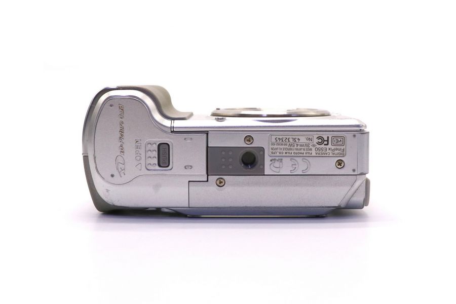 Fujifilm FinePix E550 в упаковке