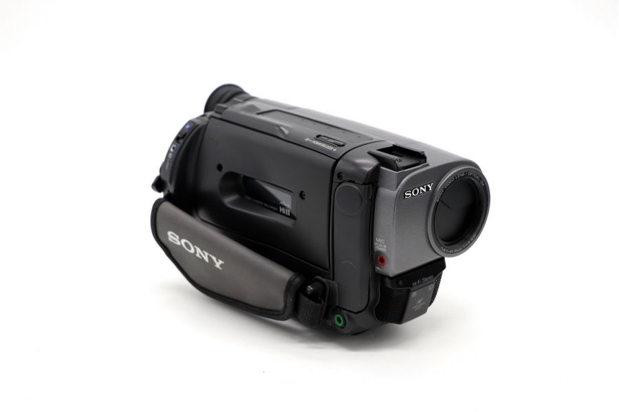 Видеокамера Sony CCD-TR760E