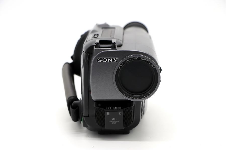 Видеокамера Sony CCD-TR760E