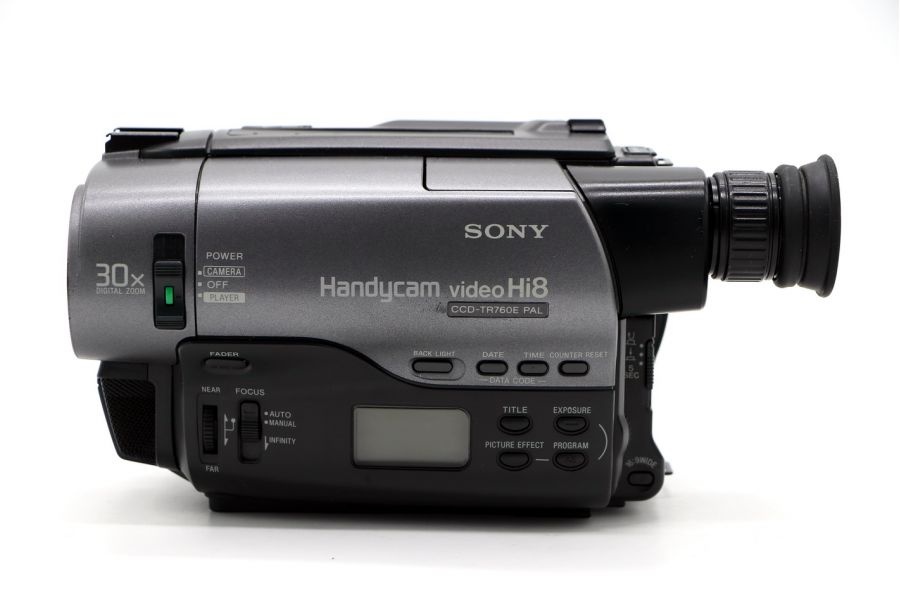 Видеокамера Sony CCD-TR760E