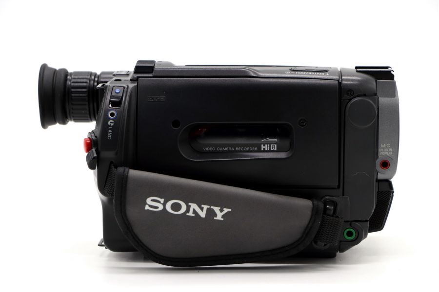 Видеокамера Sony CCD-TR760E