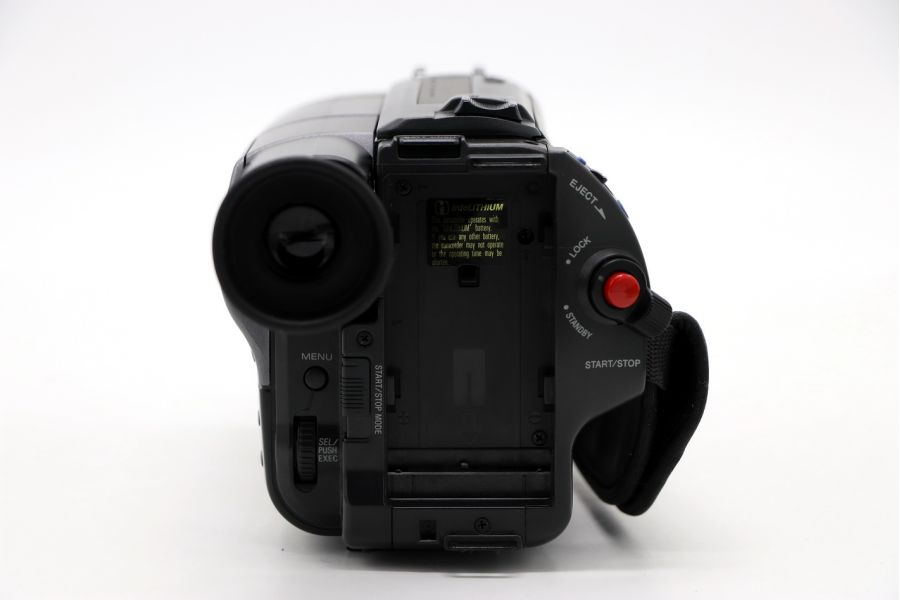 Видеокамера Sony CCD-TR760E