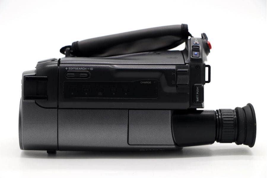 Видеокамера Sony CCD-TR760E