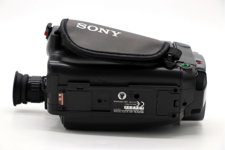 Видеокамера Sony CCD-TR760E