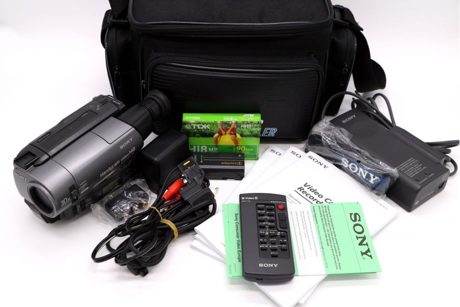 Видеокамера Sony CCD-TR760E