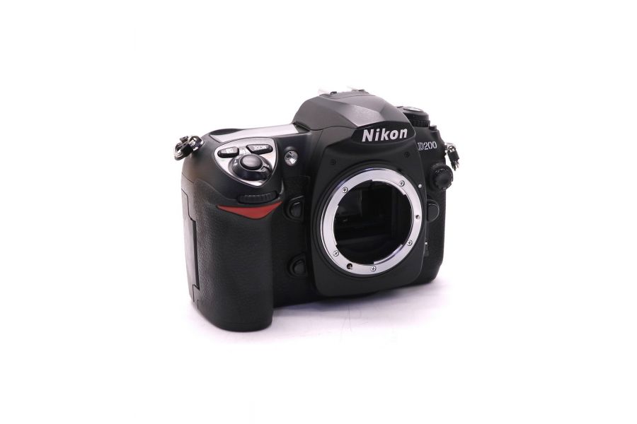 Nikon D200 body в упаковке (пробег 9330 кадров)