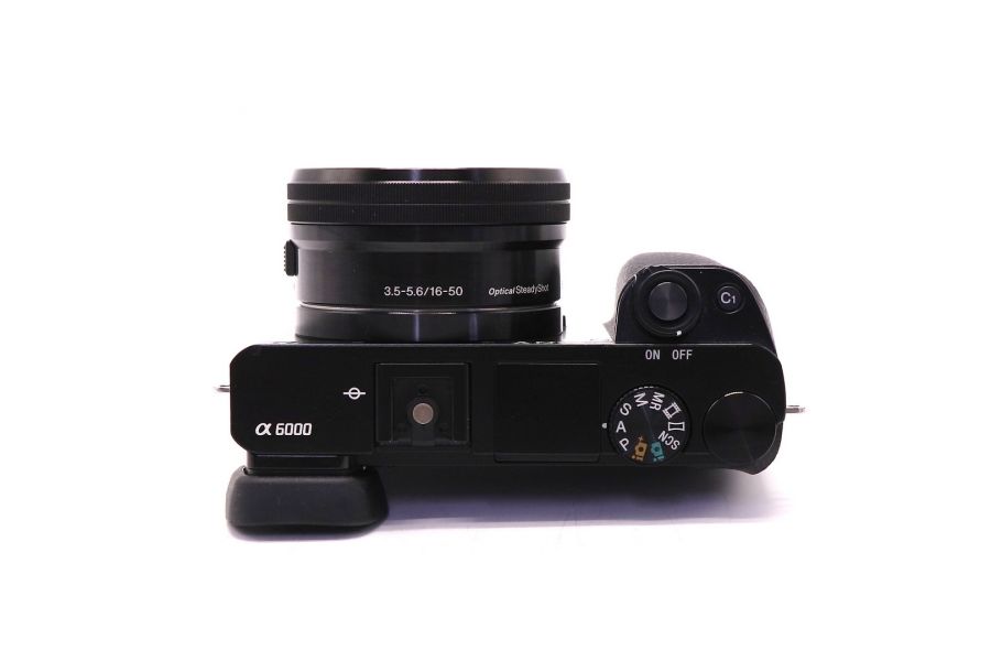 Sony A6000 ILCE-6000 kit (пробег 13980 кадров)