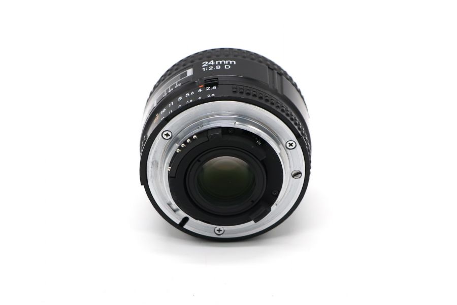 Nikon 24mm f/2.8D AF Nikkor в упаковке