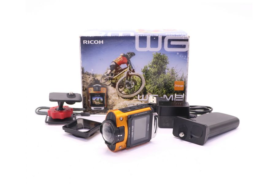 Экшен-камера Ricoh WG-M2 в упаковке