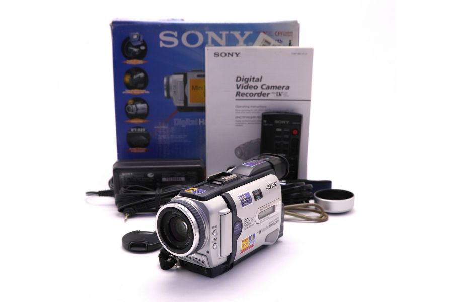 Видеокамера Sony DCR-TRV30 в упаковке