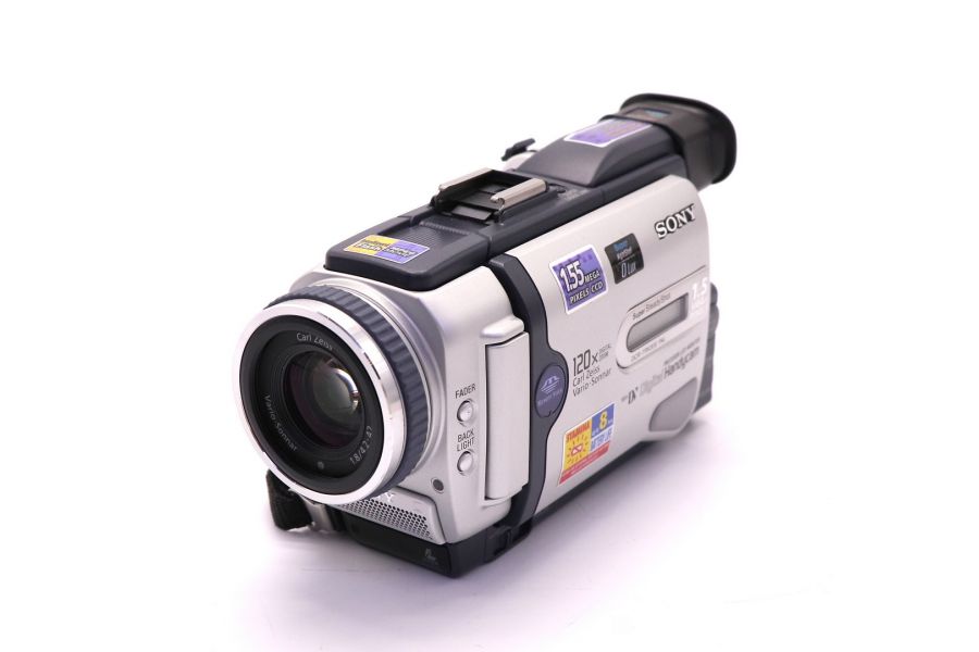 Видеокамера Sony DCR-TRV30 в упаковке