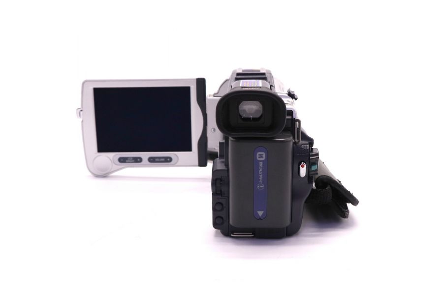 Видеокамера Sony DCR-TRV30 в упаковке
