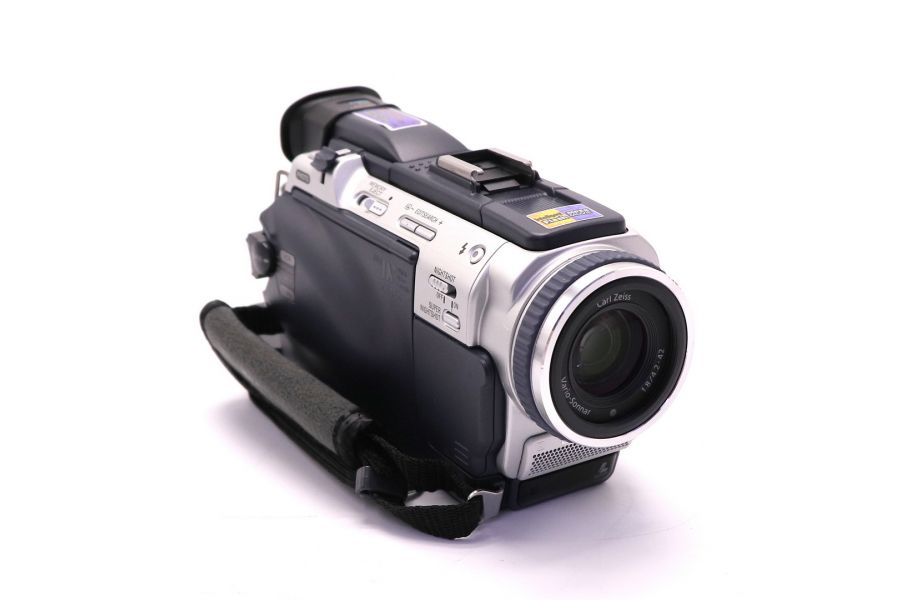 Видеокамера Sony DCR-TRV30 в упаковке