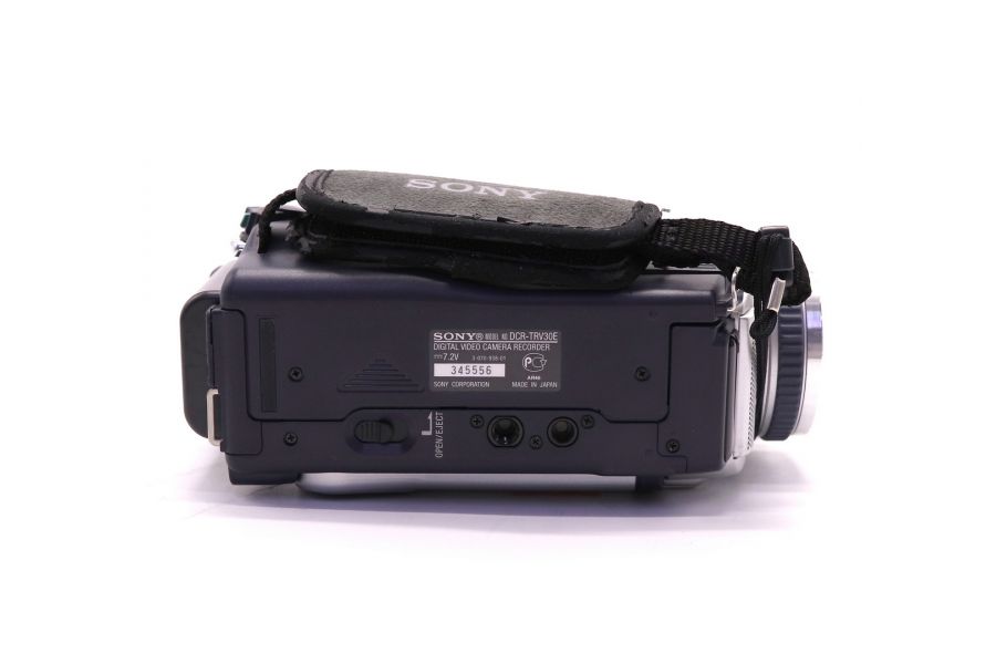 Видеокамера Sony DCR-TRV30 в упаковке