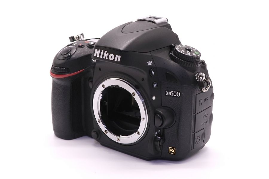 Nikon D600 body в упаковке (пробег 9100 кадров)