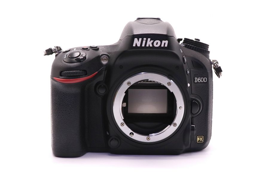 Nikon D600 body в упаковке (пробег 9100 кадров)