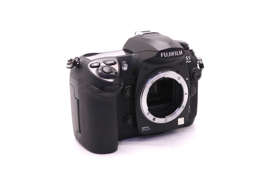 Fujifilm FinePix S5 Pro body (пробег 10000 кадров)