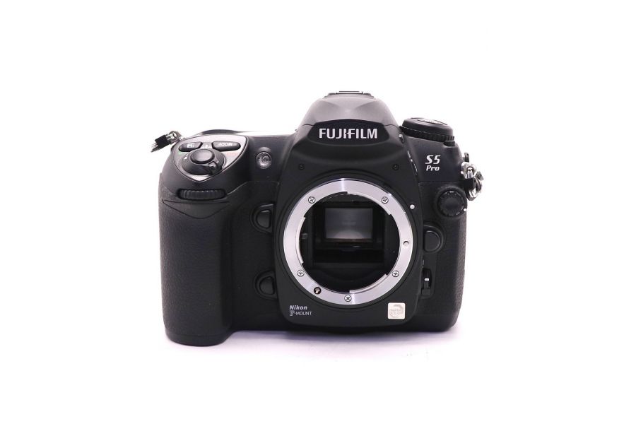 Fujifilm FinePix S5 Pro body (пробег 10000 кадров)