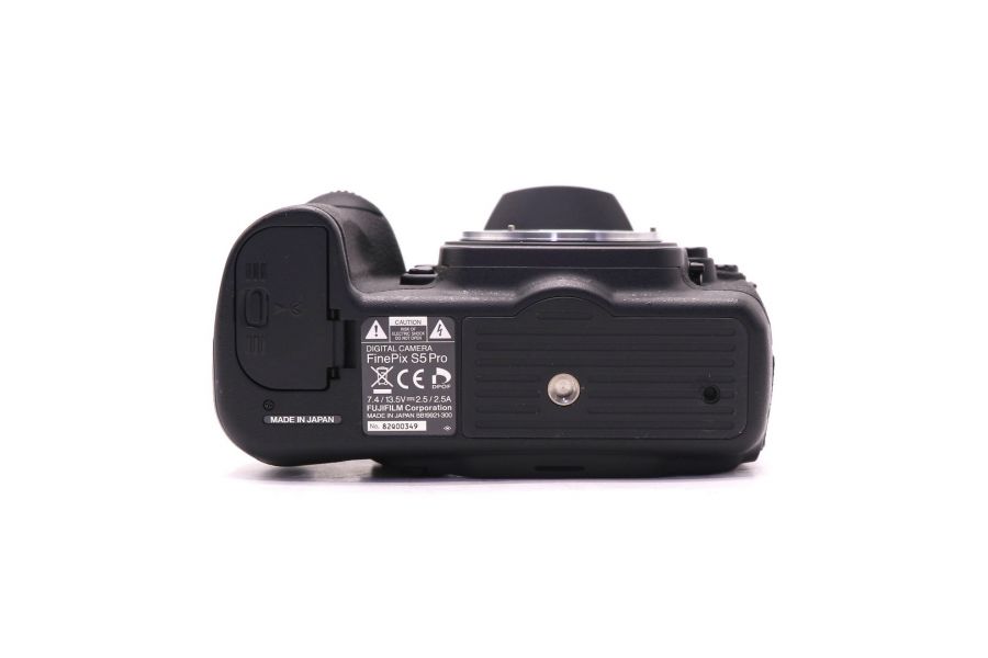 Fujifilm FinePix S5 Pro body (пробег 10000 кадров)