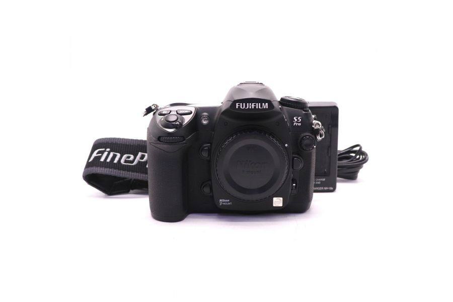 Fujifilm FinePix S5 Pro body (пробег 10000 кадров)