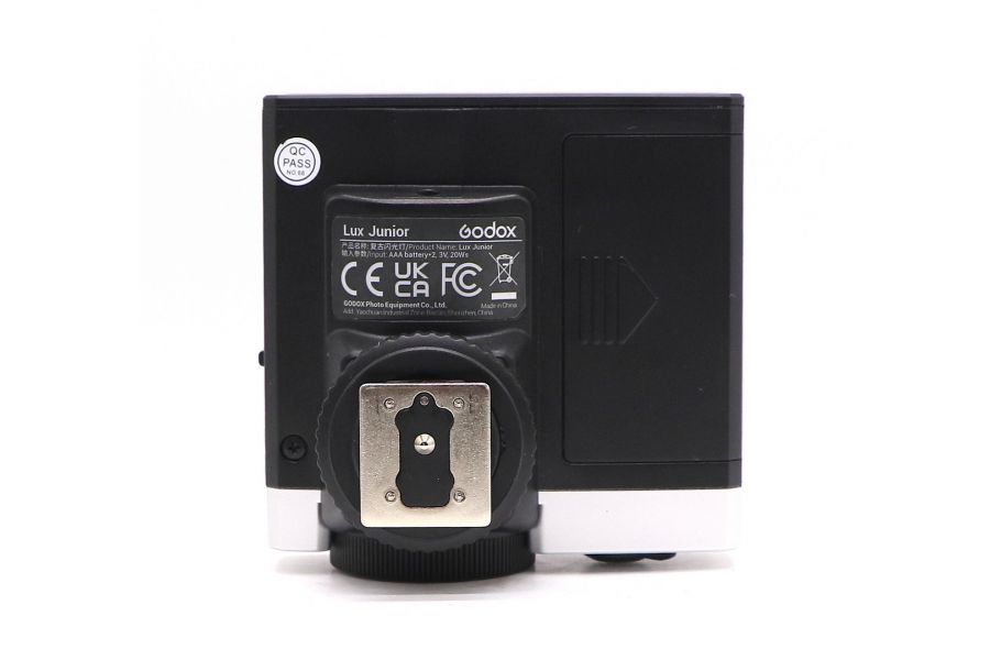 Фотовспышка Godox Lux Junior в упаковке