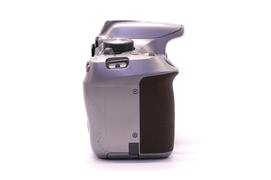 Canon EOS 1300D body (пробег 17300 кадров)