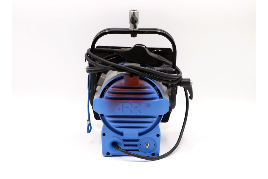 Галогенный осветитель ARRI True Blue T1 L3.39610.D
